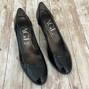 AGL Attilio Giusti Leombruni Black Patent Leather Vero Guoio 2-3/4 heels